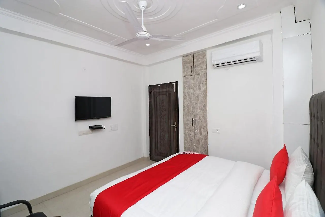 Oyo 26119 Star Hotel Gurgaon Indien