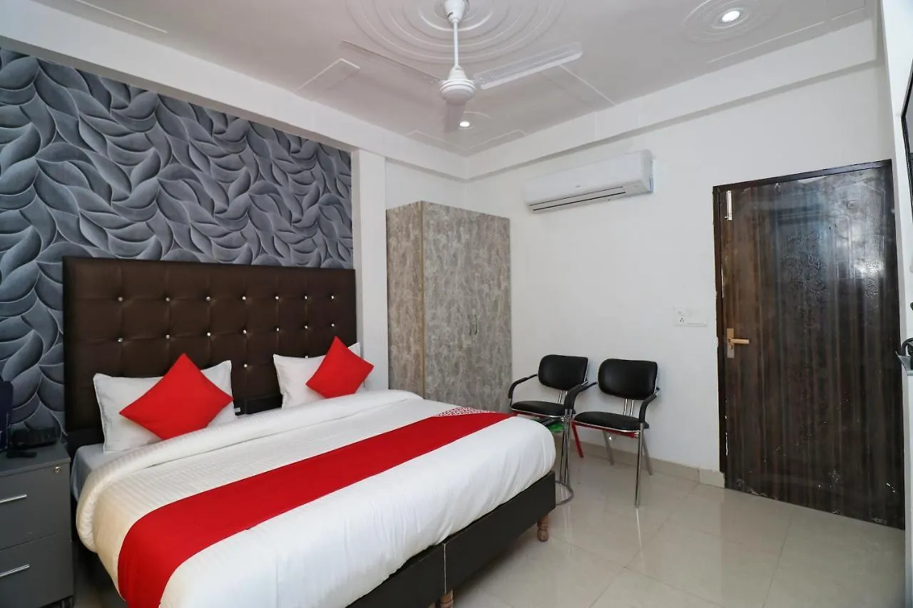 Oyo 26119 Star Hotel Gurgaon 3*,  Indien