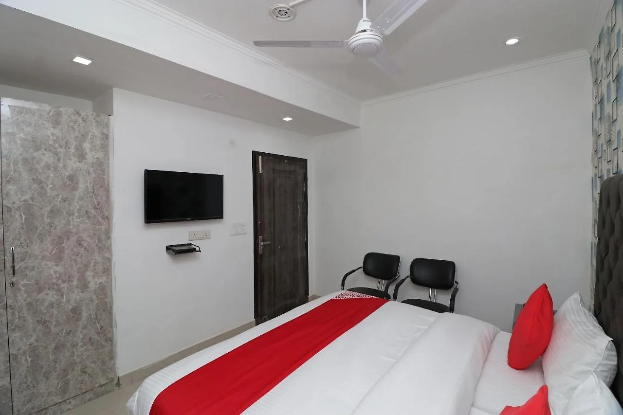 Oyo 26119 Star Hotel Gurgaon