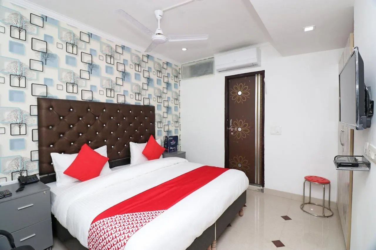 Oyo 26119 Star Hotel Gurgaon 3*,